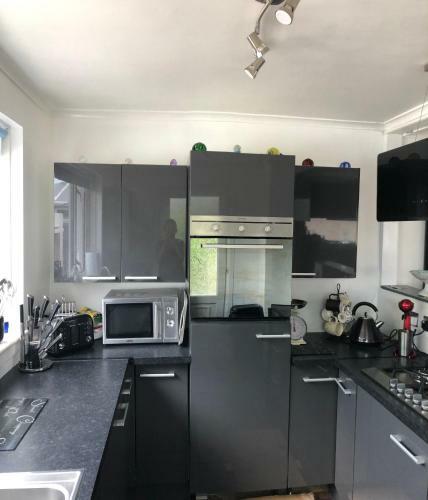 Lime Grove Comfortable Three Bedroom House