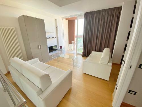 Two Villas Attached For Up To 14 Guests
