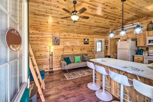Cozy Retreat On Lake With Dock, Deck And Views!