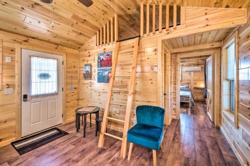 Cozy Retreat On Lake With Dock, Deck And Views!