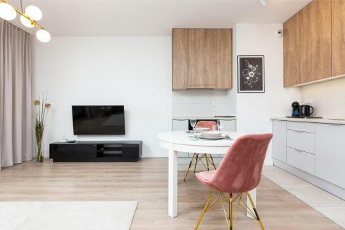 Metro P?ocka Exquisite Apartment By Renters