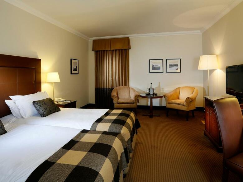 Hotel Macdonald Houstoun House