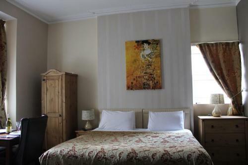 Hostal Clifton Villa Guest House