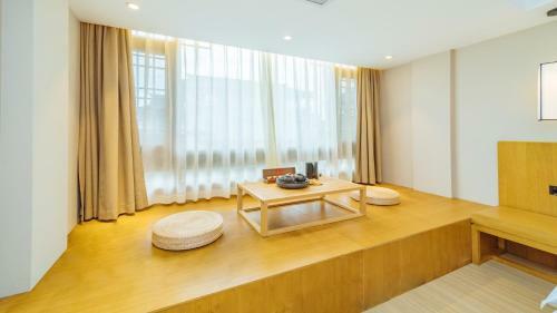 Hanyun Hot Spring Hotel