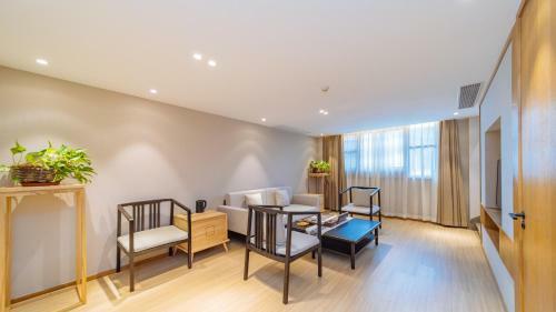 Hanyun Hot Spring Hotel