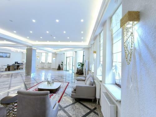Q&h Hotel