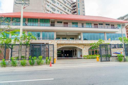 Oceanfront Galle Apartment L4-10