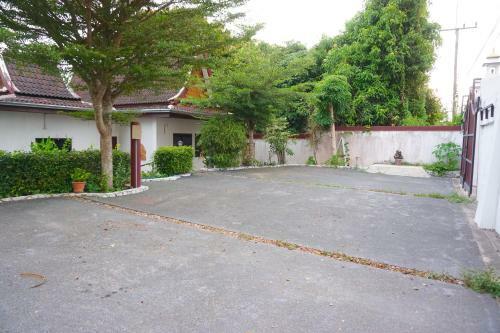 7-bedroom Pool Villa Pattaya, Pool Table, Bbq.