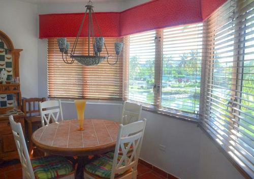 Waterview 2br Plus + 3 Baths Villa Nurlan - Dorado