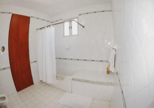 Waterview 2br Plus + 3 Baths Villa Nurlan - Dorado