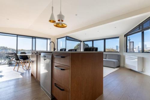 High-end 2br House - Skytower View- Nr Ponsonby Rd