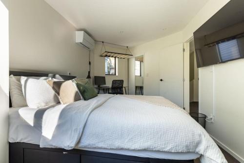 High-end 2br House - Skytower View- Nr Ponsonby Rd