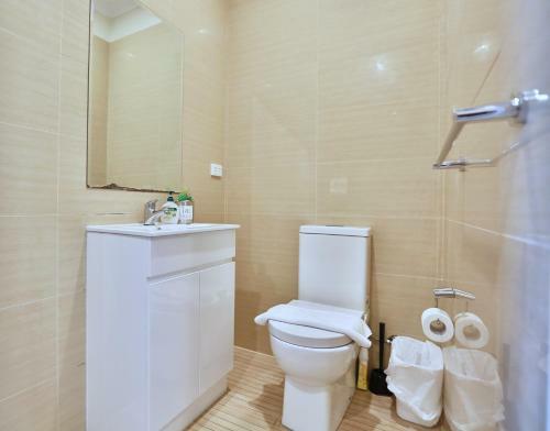 Luxury And Thoughtful Townhouse In Box Hill