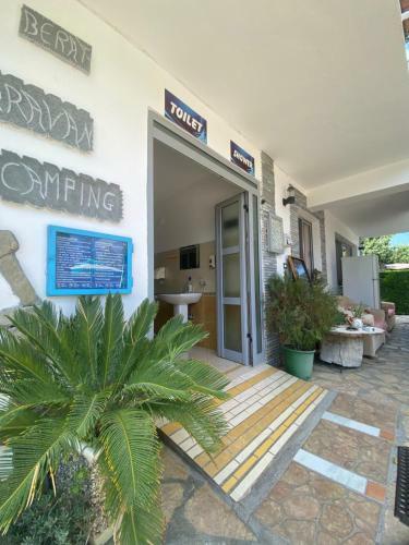 Berat Caravan Camping
