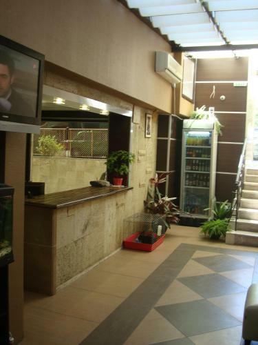 Hostal Guest House Lazur