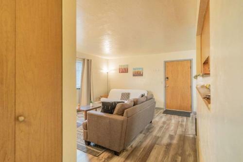 Hostal Centrally Located Coffee Bar And Comfort