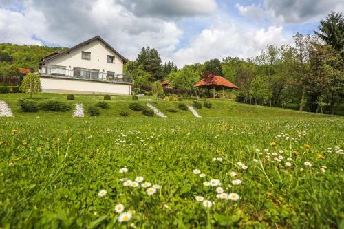 Sunnyside Villa