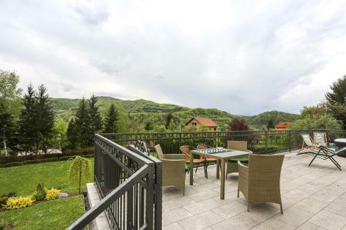 Sunnyside Villa