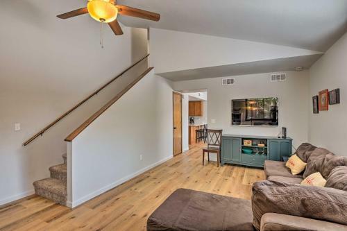 Flagstaff Townhome With Covered Patio And Grill!
