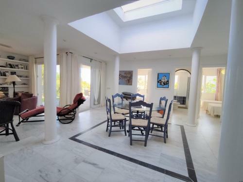 Villa Privada Cala Blanca Albert Villas