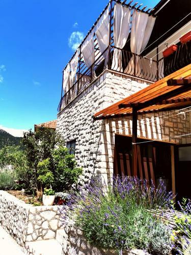 Comfort Apartment With Garage Aria