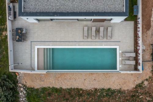 Villa Coralis With Heated Pool