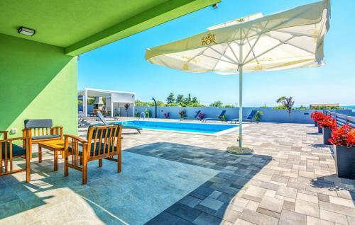 Villa Nin Holiday Home With Pool