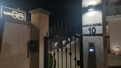 Il Violino Degli Dei Holiday House