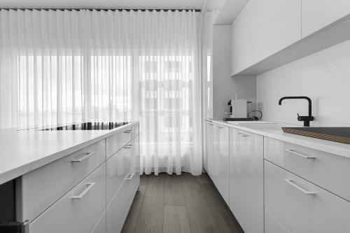 Sunny Central Reykjav�k Apartment - Harbour View