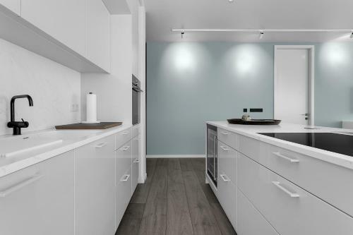 Sunny Central Reykjav�k Apartment - Harbour View