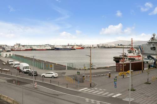 Sunny Central Reykjav�k Apartment - Harbour View