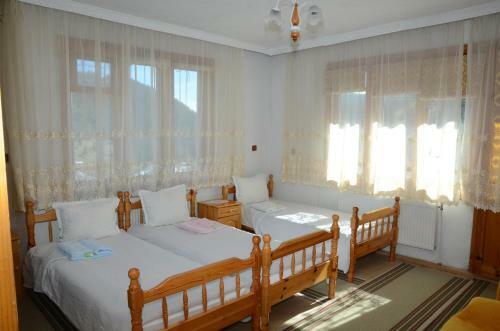 Hostal Kristal Guest House