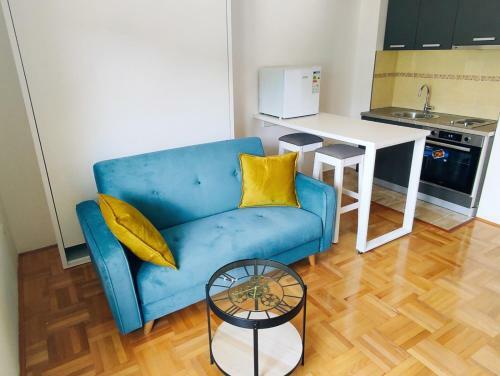 Apartment Lake Story