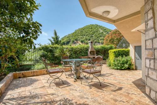 Hill House Petrovac - 3 Bedrooms With Sea View