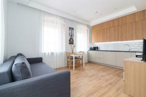 Top Street One Apartments, By Cohost