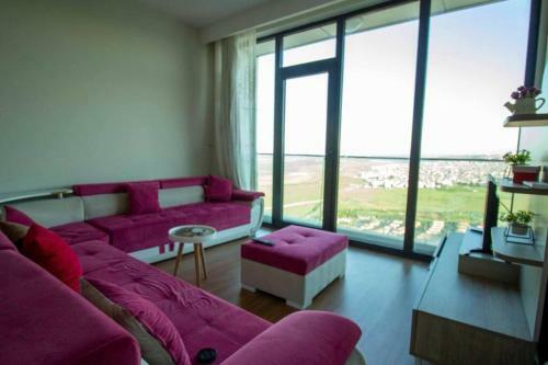 Lake View Luxury Apart With Everything You Need
