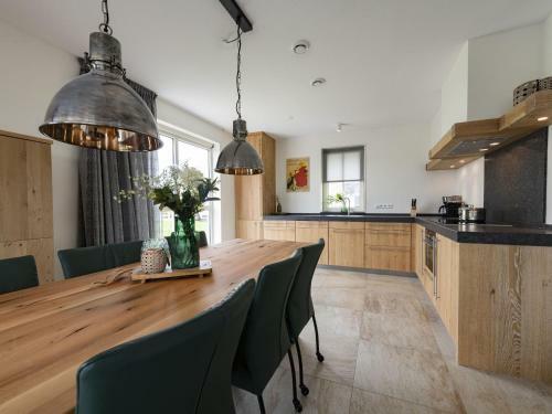 Spacious Villa With A Sauna, At The Tjeukemeer