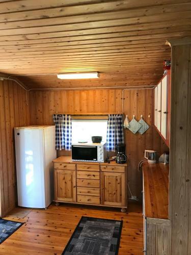 Hytte P� Evje Med Utmerket Beliggenhet Ved Elven.