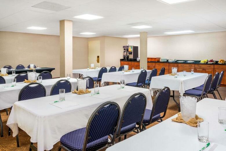 Hotel Howard Johnson Washington Dc North / Bw Parkway