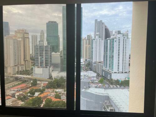 Apartamento Centrally Located Condo 2 Bedroom And Office Space
