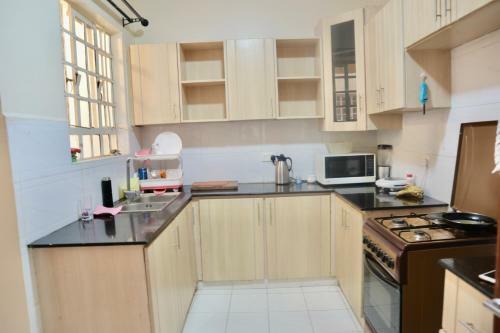 Up-hill Rosslyn 1 Bedroom Apartment
