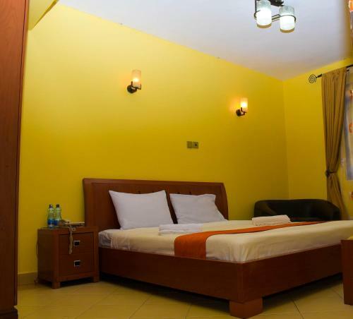 Bed & Breakfast Raya Hotel