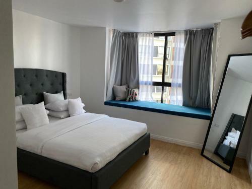 Private Self-contained Room In Apartment X