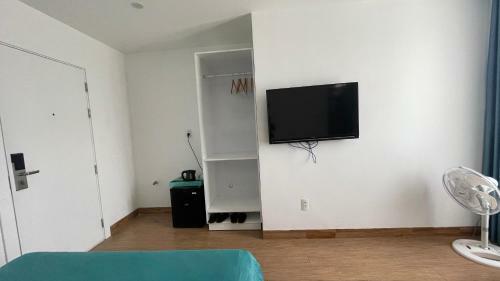 Lyn's Hotel & Apartment