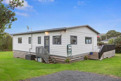 Raglan Beach Retreat - Raglan Holiday Home