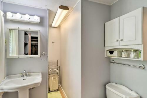 Family-friendly Home With Private Yard And Grill