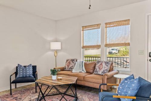 Chic & Comfy Home Near Dickson St