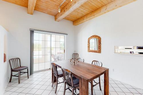 Skyline Foothills Retreat