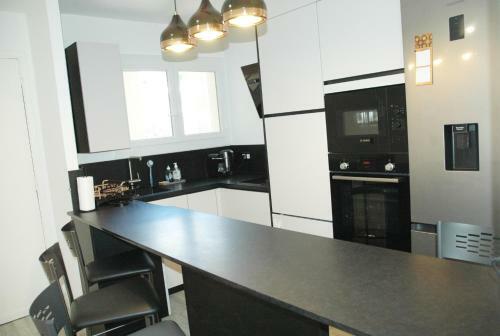 Design Apartment For 4 People In Antibes By Weekome