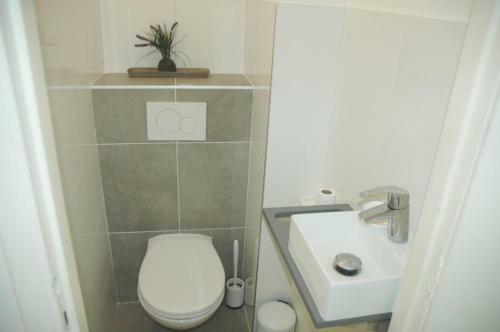 Design Apartment For 4 People In Antibes By Weekome